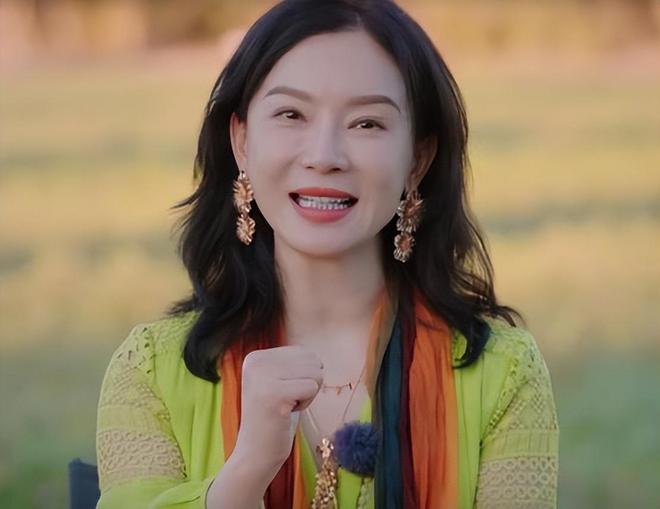 点”的李沁惊艳整个人面相变了惊鸿一瞥pg电子免费模拟器一档综艺被“一脸斑(图11)