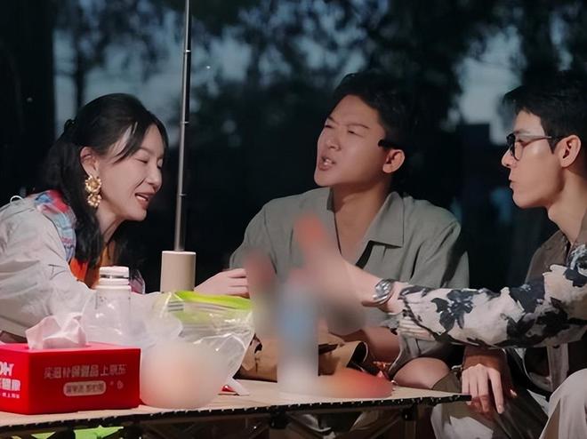 点”的李沁惊艳整个人面相变了惊鸿一瞥pg电子免费模拟器一档综艺被“一脸斑(图4)