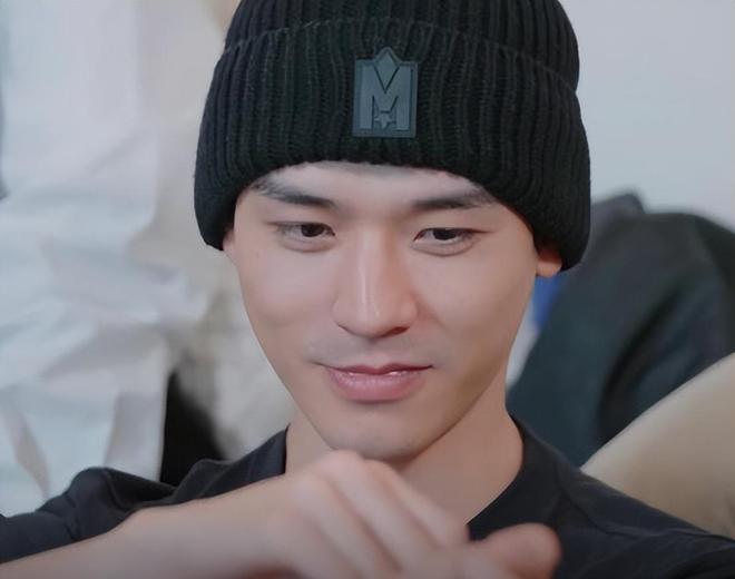 点”的李沁惊艳整个人面相变了惊鸿一瞥pg电子免费模拟器一档综艺被“一脸斑(图20)